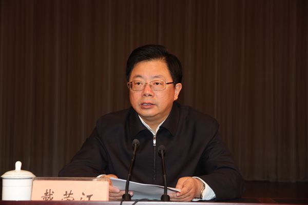 党员心目中的领导干部,群众心目中的县委书记等不同侧面,不同角度,以