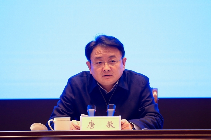 县委书记唐敬出席会议并讲话.