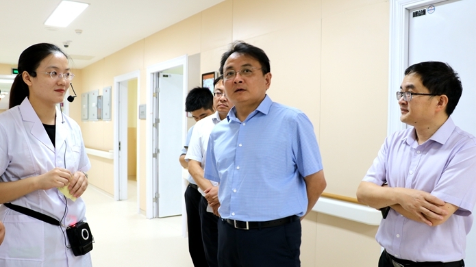 射阳县人民政府 政务新闻 [图]唐敬调研民生实事工程