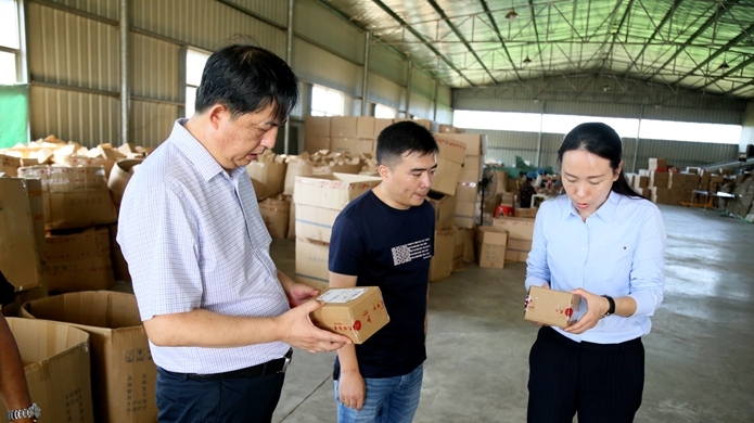 射阳县人民政府 政务新闻 [图]市供销总社负责人来射调研基层供销社