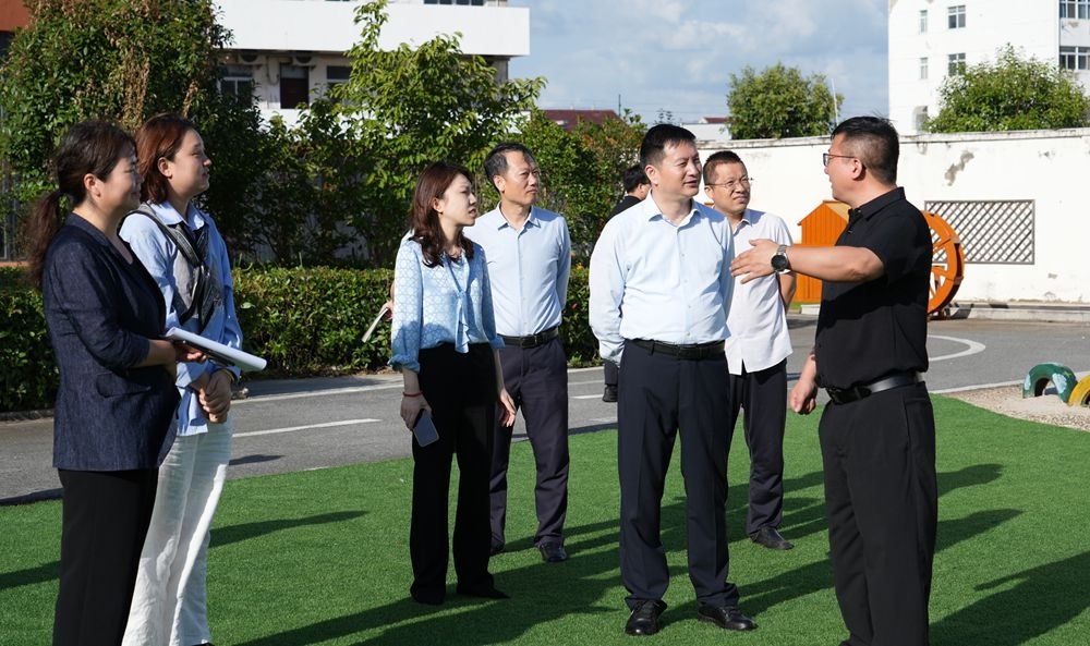 [图]王宁朱亮亮率队开展教师节慰问活动