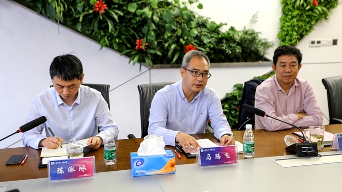 江苏交通控股有限公司副总经理马腾飞,县委副书记,县长吴冈玉出席活动