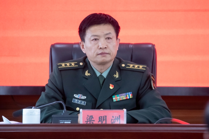 各镇(区)民兵营政治教导员进行党管武装工作述职.