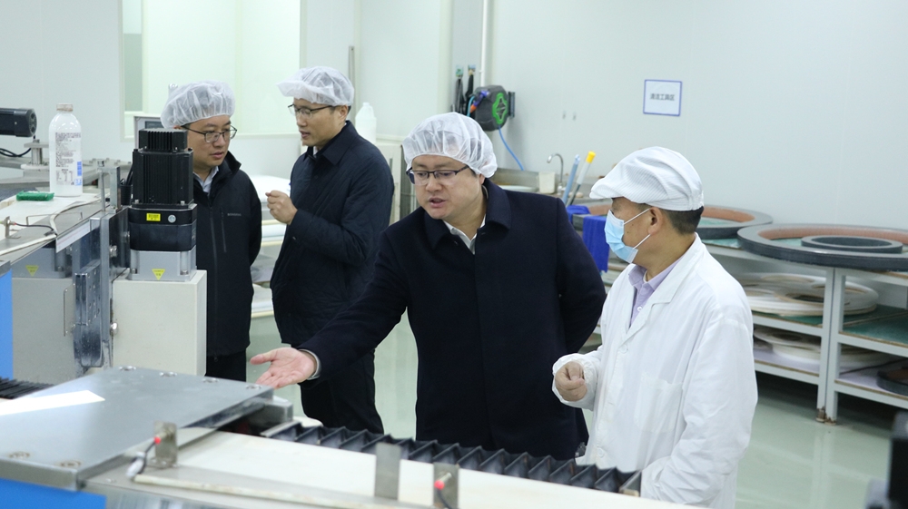 [图]朱亮亮调研科技创新工作