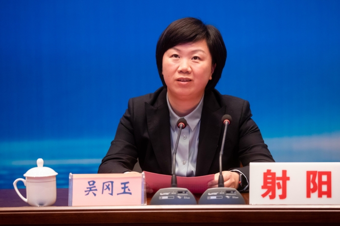 县委书记吴冈玉致辞.